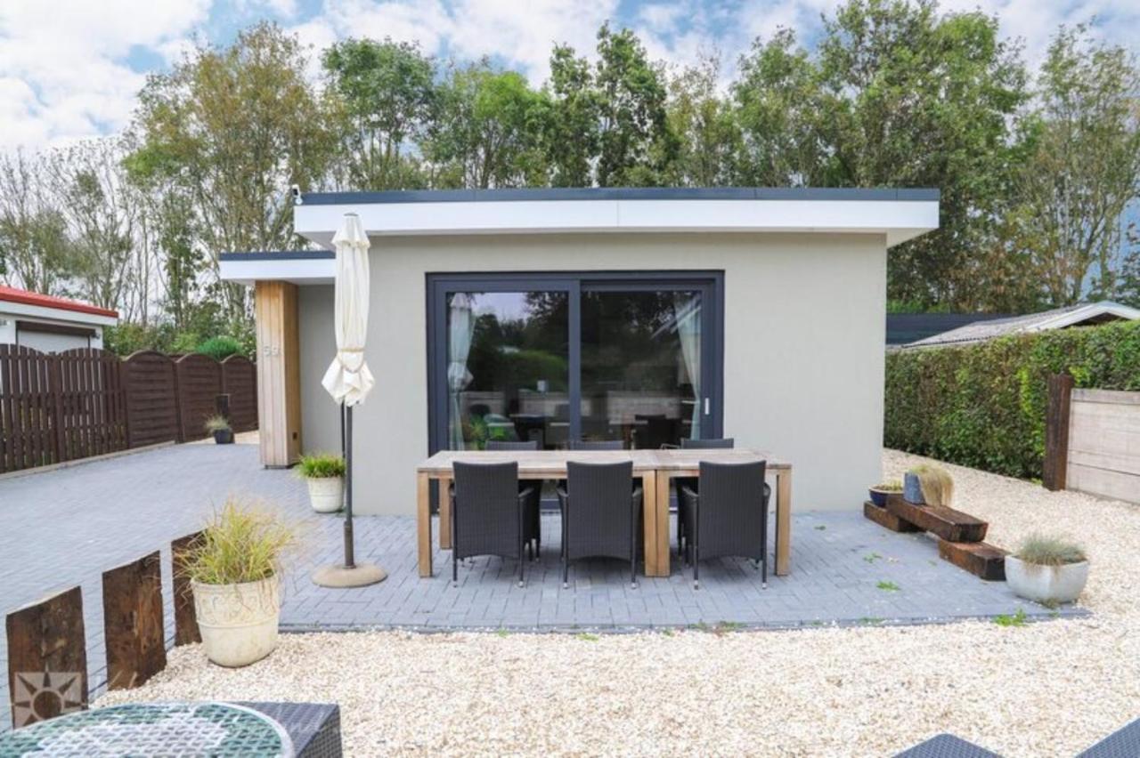 Stijlvol ingerichte bungalow in Baarland Exterior foto